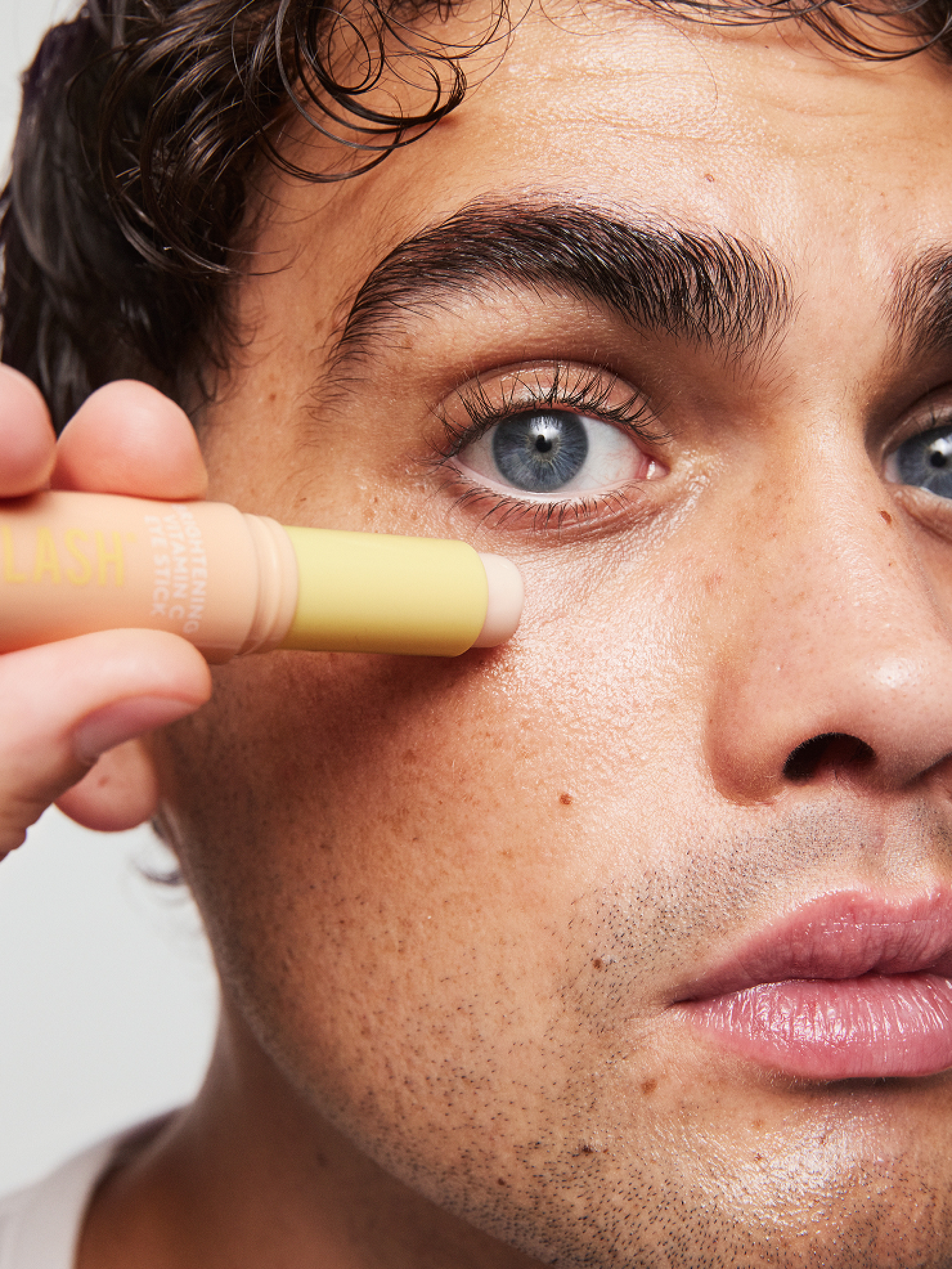 Contorno de Ojos en Stick Vit C Brightening - Xlash